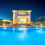 Artemon New Luxury Villa *