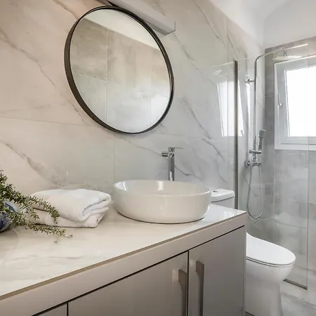 Artemon New Luxury Villa *