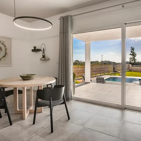 Artemon New Luxury Villa *